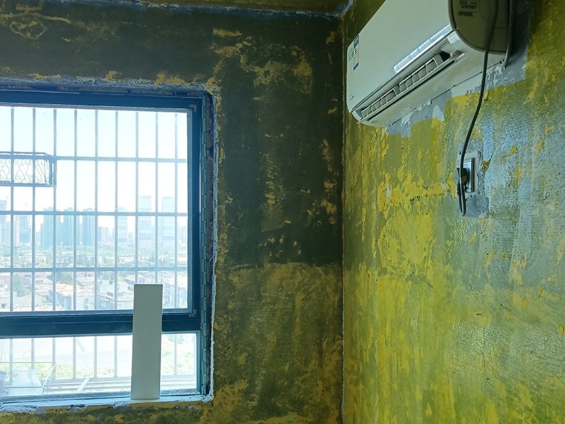 三伏天的新房墻皮發霉開裂怎么辦？房屋墻面翻新施工技巧(圖1)