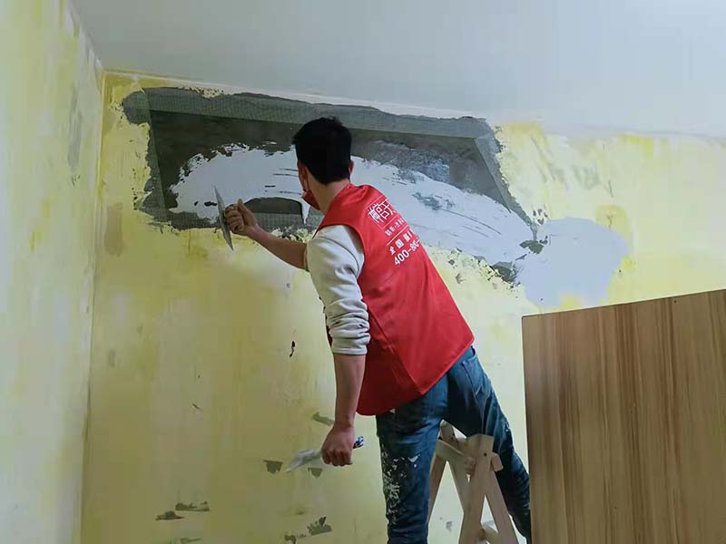 三伏天的新房墻皮發霉開裂怎么辦？房屋墻面翻新施工技巧(圖3)